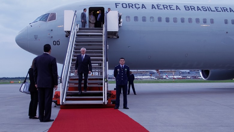 Ao desembarcar em Hamburgo, Temer afirma que "não existe crise econômica no Brasil"