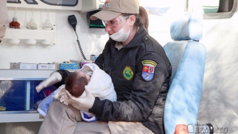 Bebê engasga com leite materno e mãe consegue salvá-lo com ajuda dos bombeiros