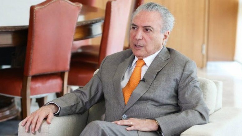 Após vitória na Câmara, Temer recebe vários parlamentares em seu gabinete