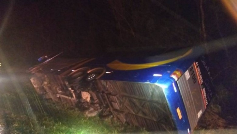 Duas pessoas morrem em tombamento de ônibus na BR-277