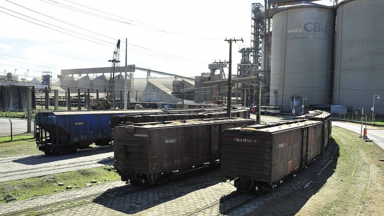 Descarga de grãos via ferrovia quase dobra em Paranaguá