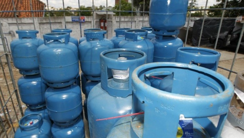 Petrobras aumenta gás de cozinha em 6,9%, em média a partir de terça-feira