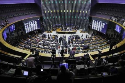 Câmara aprova urgência para votação de PL que cria fundo eleitoral de campanha