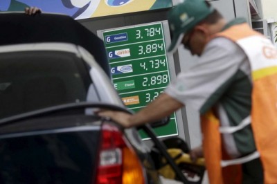 Petrobras anuncia alta de 0,80% na gasolina e queda de 0,20% no diesel