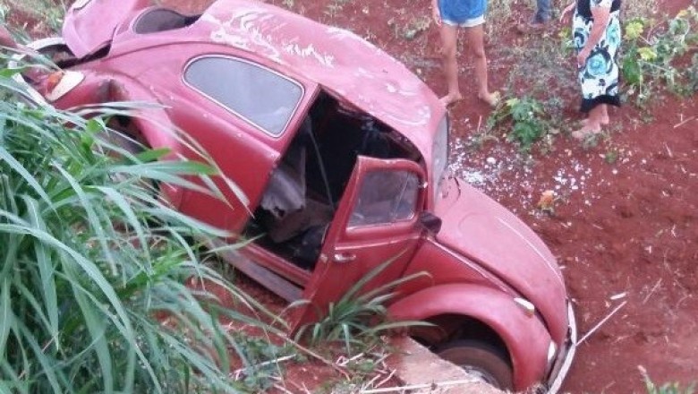 Fusca capota e bebê de seis meses morre no acidente