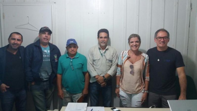 Secretaria de Serviços Urbanos de Paranaguá participa de reunião com ambulantes na Ilha do Mel