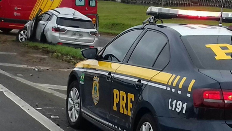 Capotamento na BR-376 deixa três mulheres feridas (fotos)