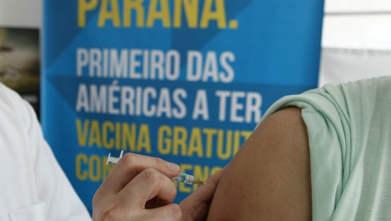 A Secretaria de Estado da Saúde do Paraná mantém estratégia da vacina contra a dengue nos 30 municípios epidêmicos