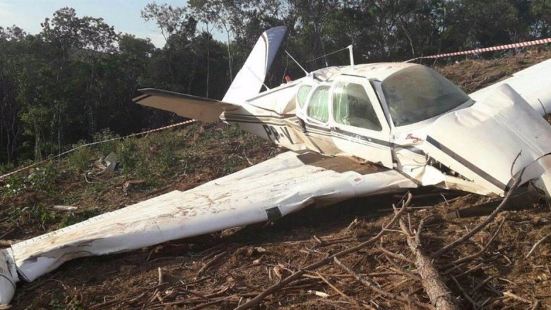 Avião cai e dois homens ficam feridos