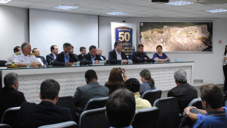 Prefeito Marcelo Roque acompanha visita do Ministro da Agricultura no Porto de Paranaguá