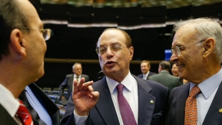 Câmara suspende salários e benefícios dos deputados Paulo Maluf e Celso Jacob