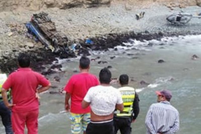 Ônibus cai de precipício e deixa 25 mortos no Peru