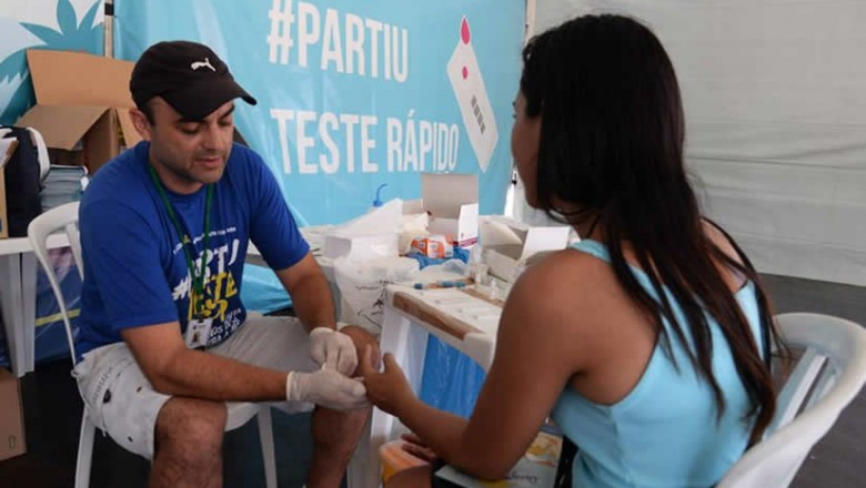 Testes rápidos feitos na praia garantem a saúde de veranistas no Litoral