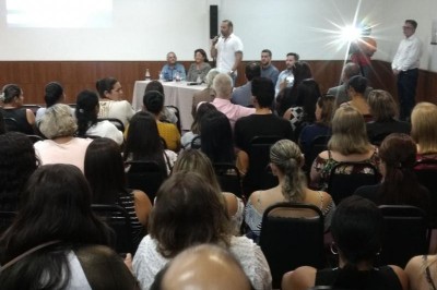 PARANAGUÁ: Palestras levam informação sobre dengue e a importância de completar o esquema vacinal
