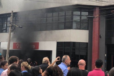 Incêndio faz prédio ser evacuado no centro de Curitiba