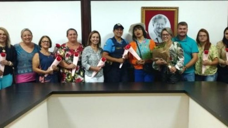 Primeira dama de Paranaguá, Amanda Roque recepciona representantes femininas no Dia Internacional da Mulher