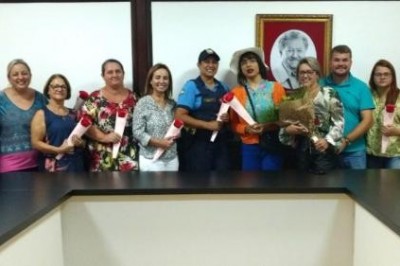 Primeira dama de Paranaguá, Amanda Roque recepciona representantes femininas no Dia Internacional da Mulher