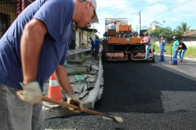 Prefeitura de Paranaguá realiza pavimentação asfáltica em diversas regiões