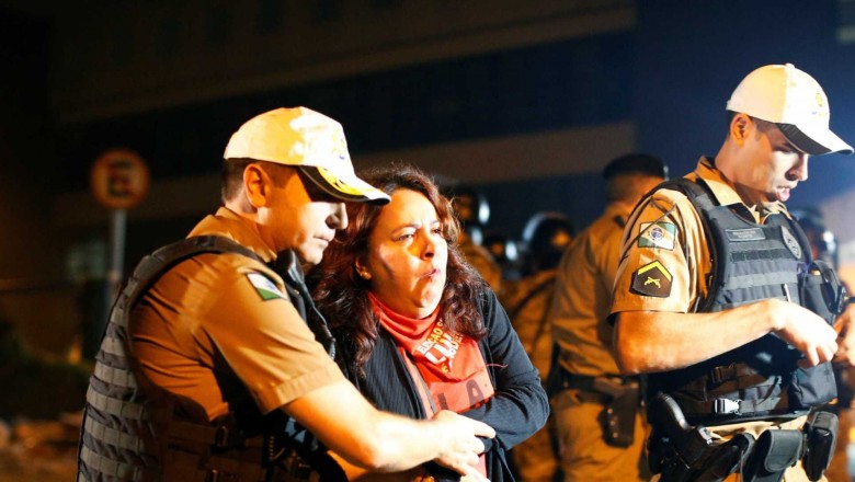 Nove pessoas ficam feridas em atos na chegada de Lula a Curitiba