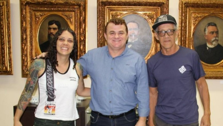 Presidente da Câmara de Paranaguá recebe a visita da capoeirista Janaína