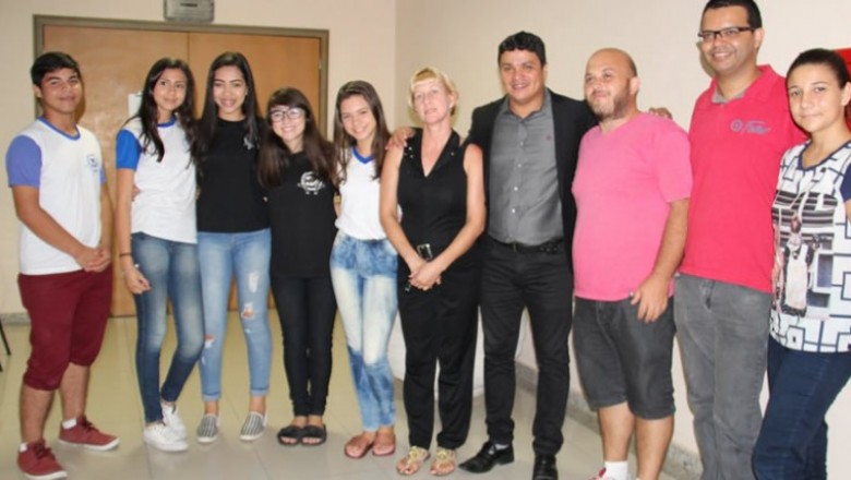 Alunos do Colégio Bento Munhoz da Rocha de Paranaguá são homenageados na Câmara Municipal