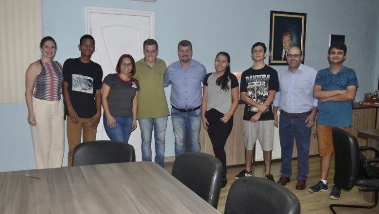 Estagiários da Prefeitura de Paranaguá recebem aumento de salário