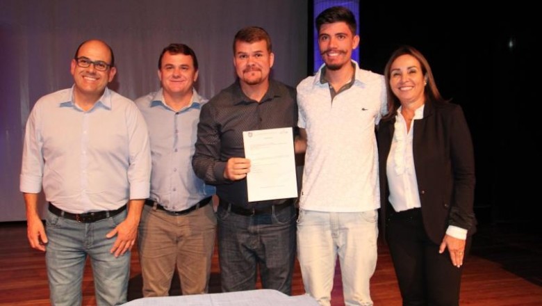 (Vídeo) Prefeitura empossa 216 profissionais aprovados no concurso público