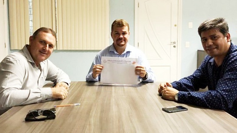 Prefeito de Paranaguá recebe representantes do Sindicato dos Estivadores