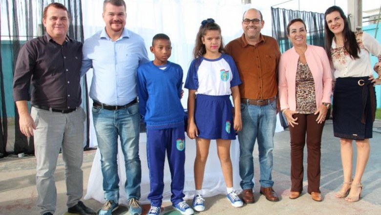 Prefeitura entrega novos uniformes para mais de 17 mil alunos de Paranaguá