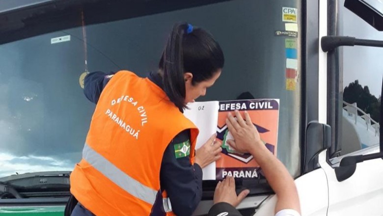 Após negociação manifestantes escoltam combustível para veículos oficiais do município de Paranaguá