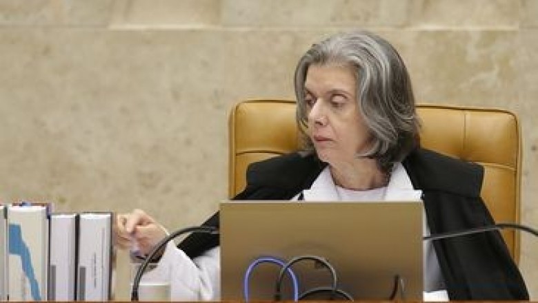 'Democracia é o único caminho', afirma Cármen Lúcia sobre crise