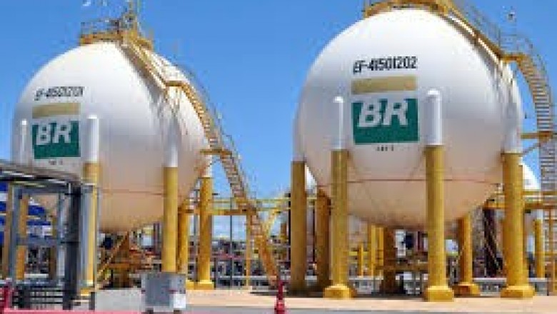 Petrobras aumenta preço da gasolina em 2,25% nas refinarias
