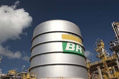 Petrobras reduz em 1,24% o preço da gasolina nas refinarias