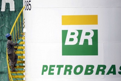 Petrobras reajusta gasolina em 0,9% nas refinarias