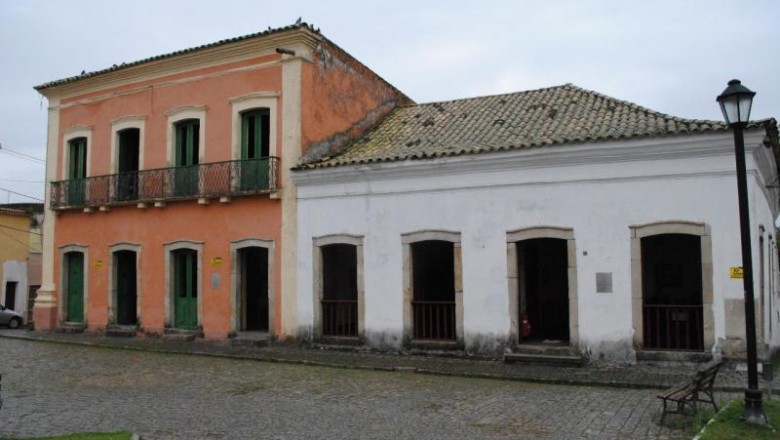 Exposição artística na Casa Monsenhor Celso em Paranaguá 