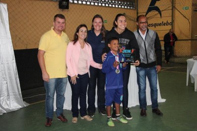 Jogos Escolares Municipais de Paranaguá premia escolas destaques da competição