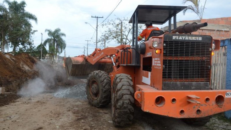 Bairros de Paranaguá recebem melhorias em infraestrutura urbana