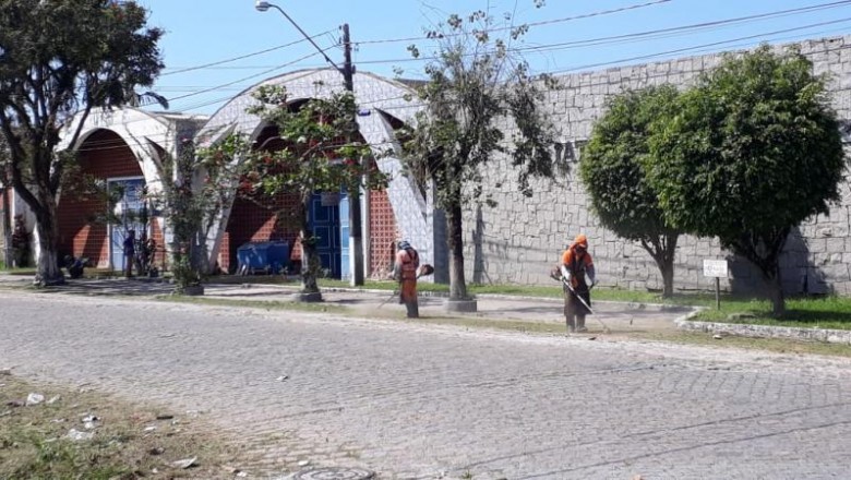 Secretaria de Meio Ambiente realiza mutirão de limpeza e roçada na Costeira