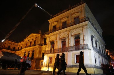 Incêndio no Museu Nacional foi controlado por volta das 3h da manhã