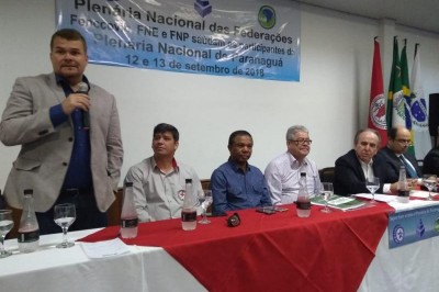 Estivadores de todo Brasil participam de plenária em Paranaguá