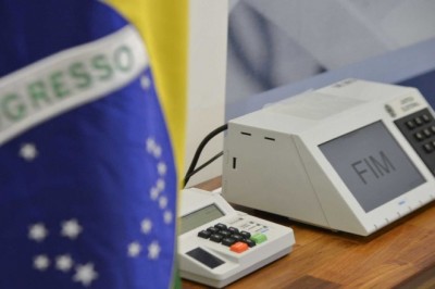 Ibope: Bolsonaro continua líder, Haddad sobe 11 pontos e se isola em 2º
