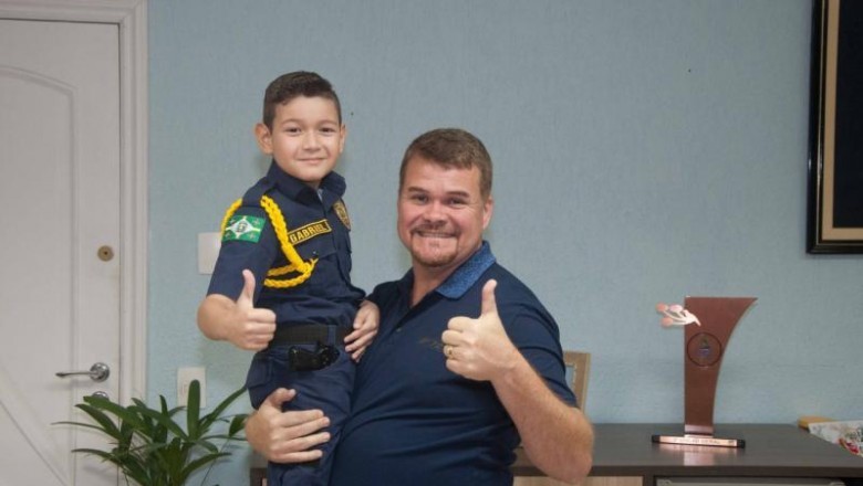 Prefeito de Paranaguá recebe visita do menino Gabriel, fã da Guarda Civil Municipal