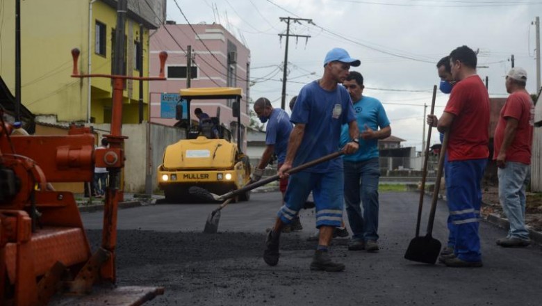 Bairros de Paranaguá recebem novo asfalto, drenagem e iluminação