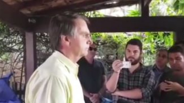 Forças Armadas vão fazer parte da política nacional, diz Bolsonaro