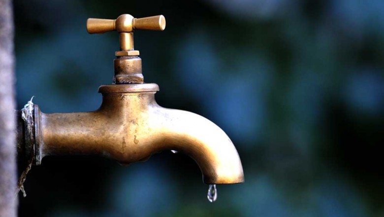 Moradores são orientados a registrar reclamação da falta de água em Paranaguá 