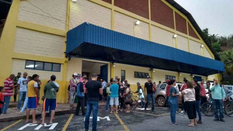 Moradores de Barão de Cocais deixam casas após alerta de barragem