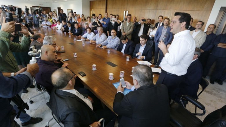 Governador libera construção de 872 casas populares em 15 municípios