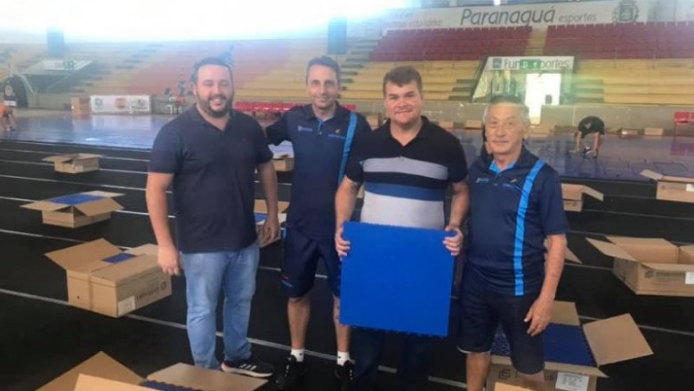 Piso modular é instalado no Ginásio de Esportes Albertina Salmon em Paranaguá