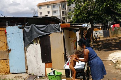Crise empurra 7,4 milhões de brasileiros à pobreza, diz Banco Mundial