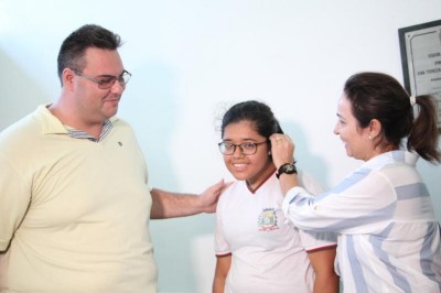 Rotary Club Rocio entrega óculos de grau a crianças da escola Eva Cavani